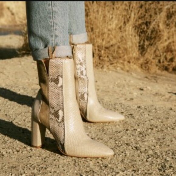 Matisse Cobra Block Heel Booties Ivory/Snakeskin Size 8.5 - Picture 1 of 11